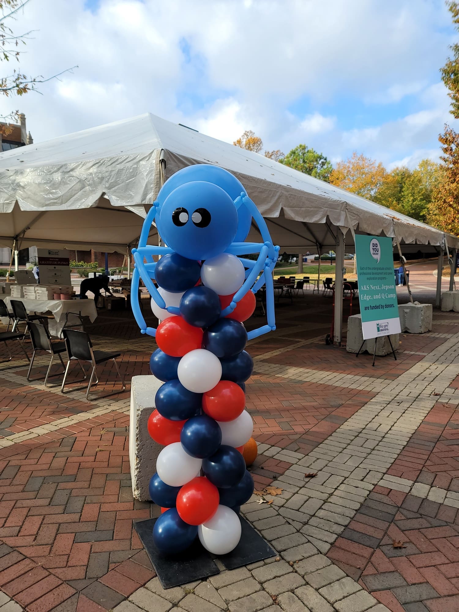 Spider balloon columns University of Richmond Event