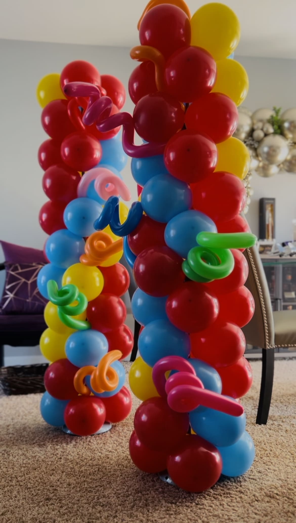 circus balloon columns