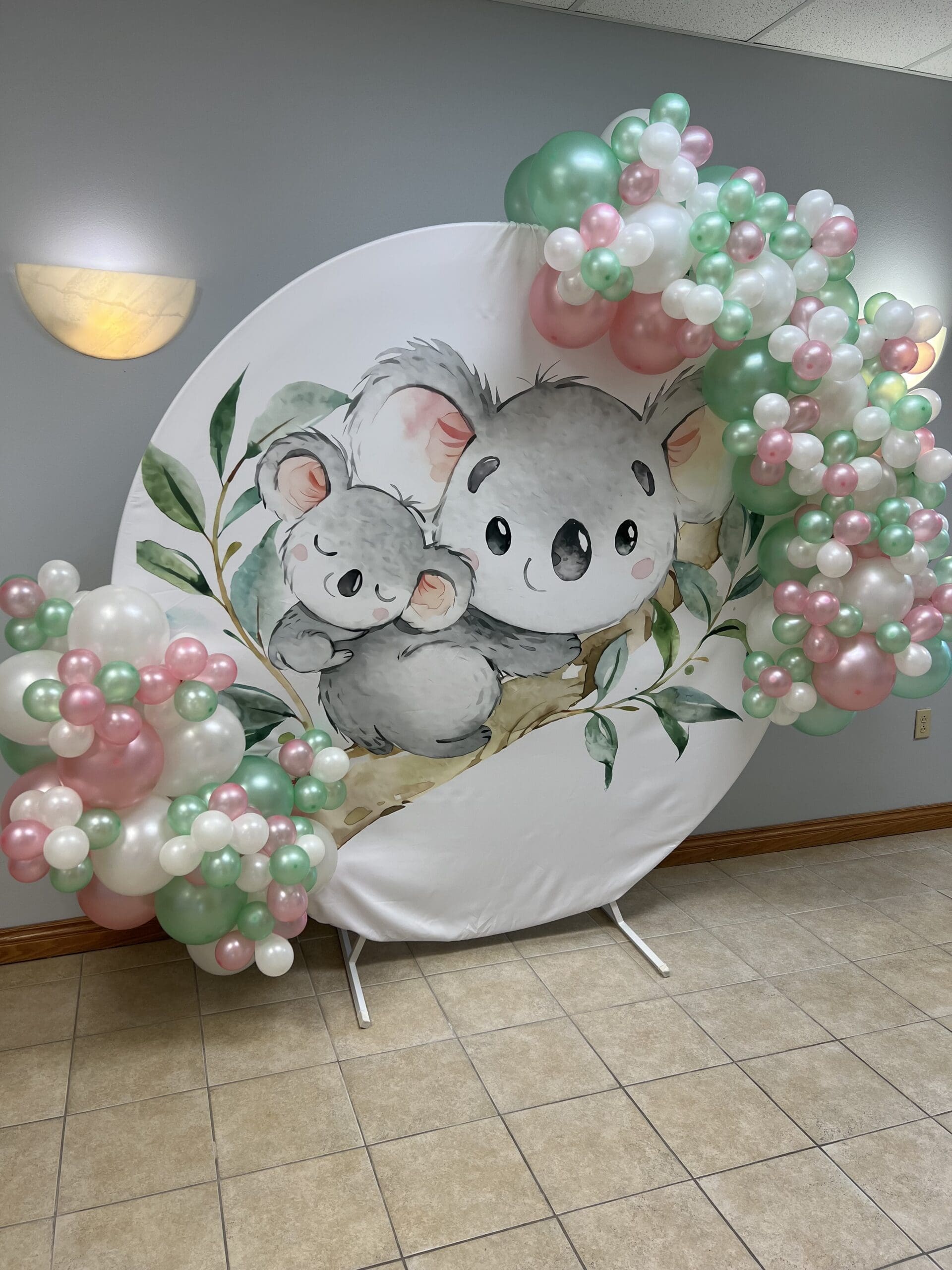 balloon decor backdrop with koala bears