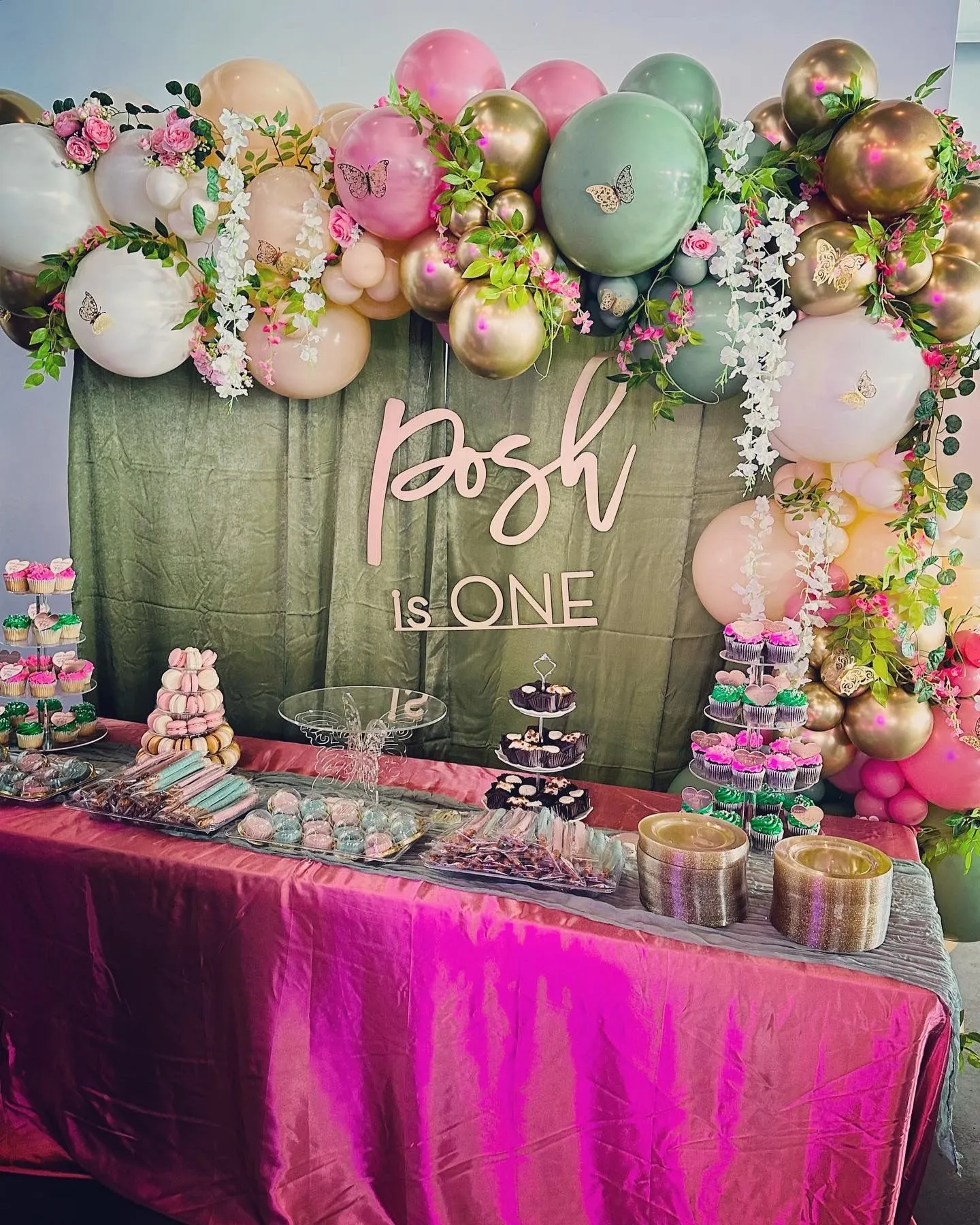 one year old birthday party table with cake and balloon garland