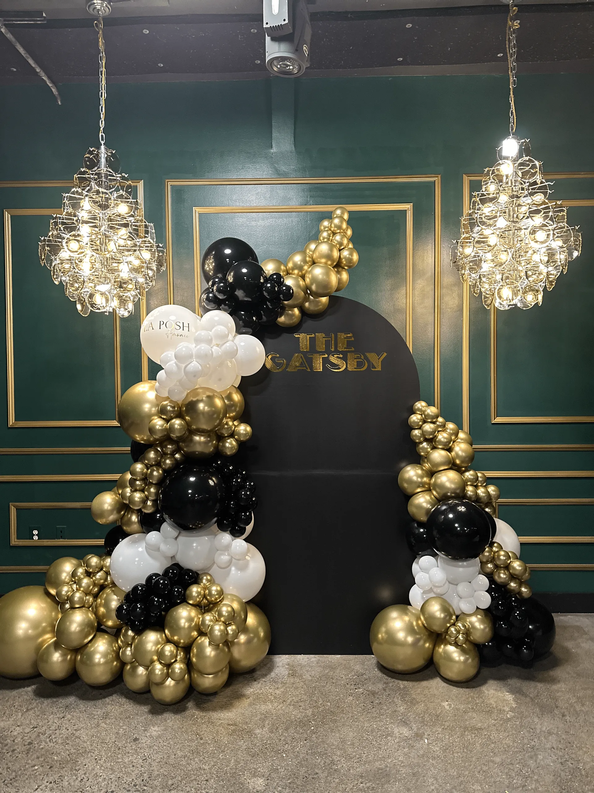 the gatsby chiara wall arch backdrop