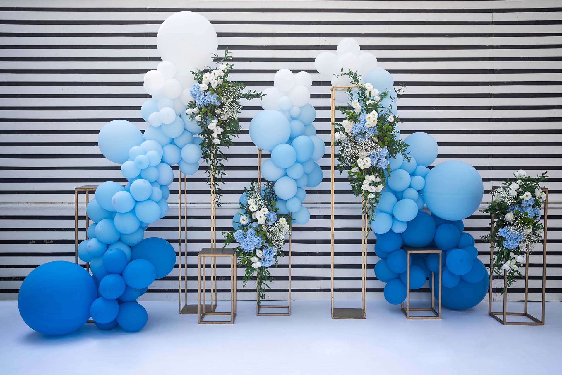 decor with balloons of white, blue and flower arrangemets. Party decorations.